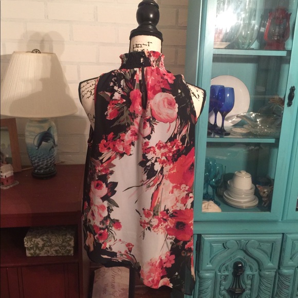 Asymmetrical top - Picture 3 of 6